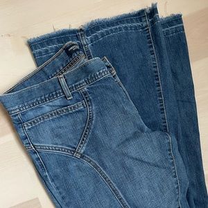 American Eagle Jeans Modern Flare 9" Mid Rise Raw Hem Fray 80% cotton size 10